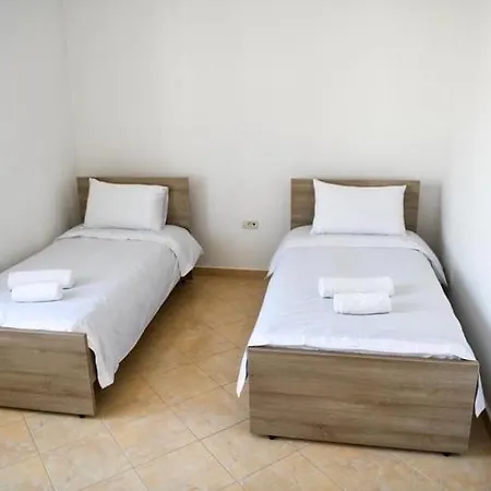 Apartament Lori House *