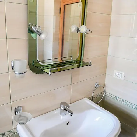 Apartament Lori House