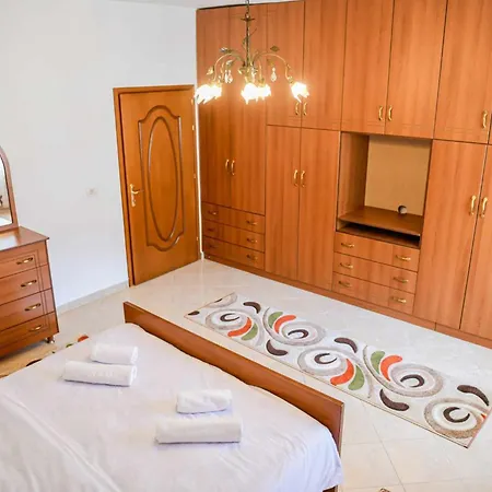 Apartament Lori House